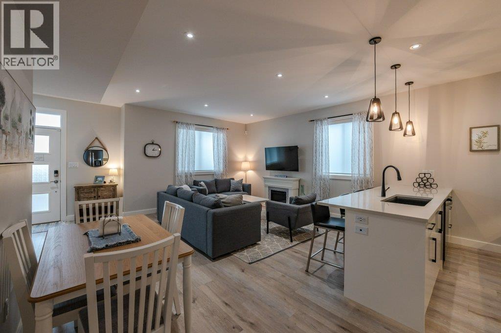 535 WESTMINSTER Avenue W Unit# 102