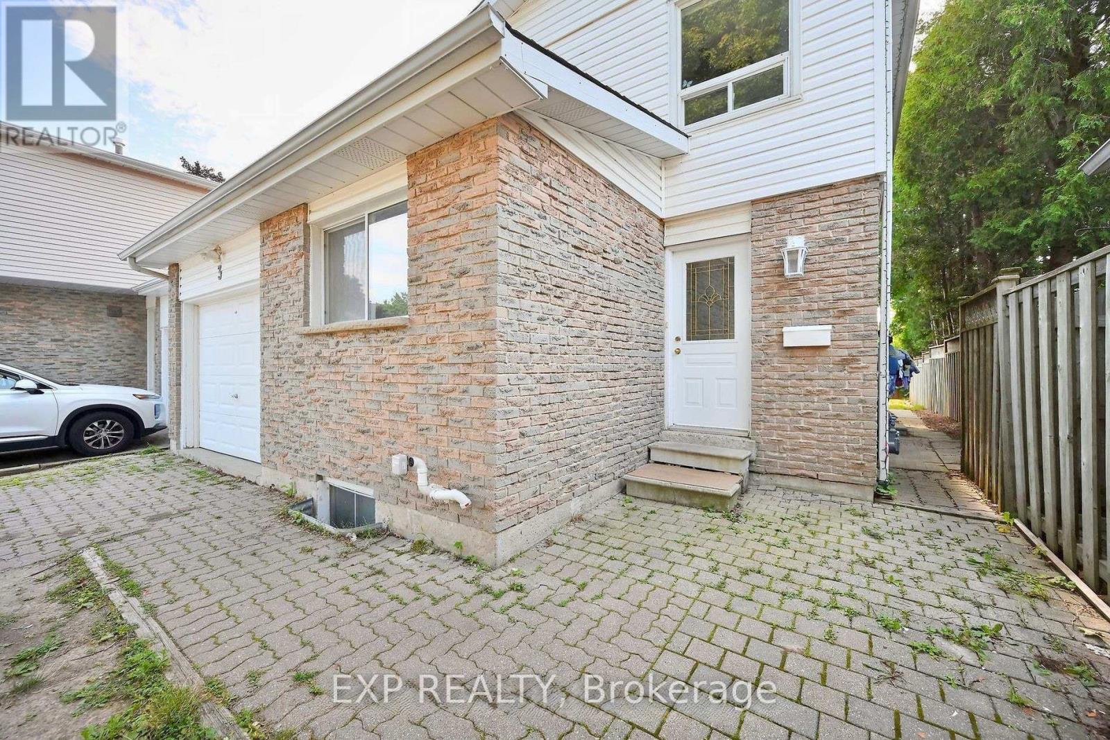 3 - 3 MOONSTREAM COURT
