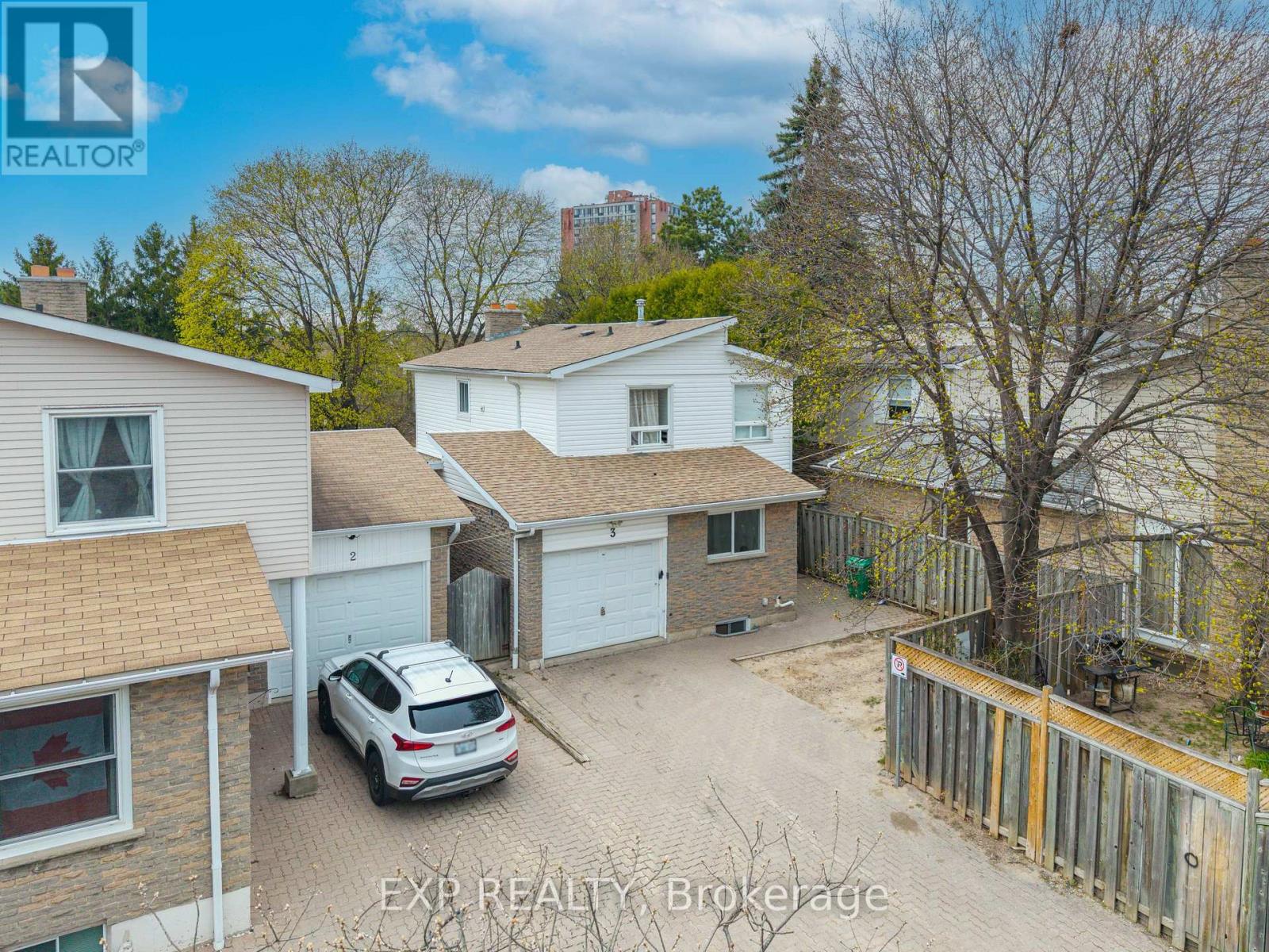 3 - 3 MOONSTREAM COURT