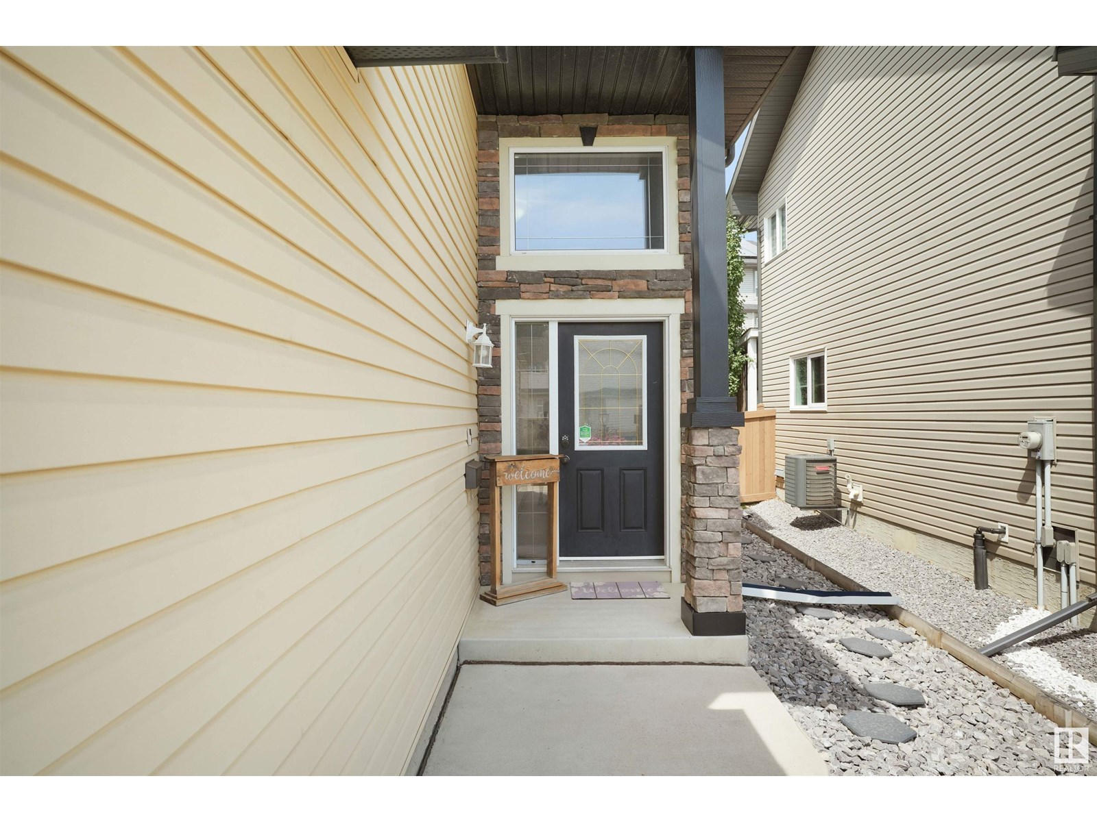 3812 163 AV NW