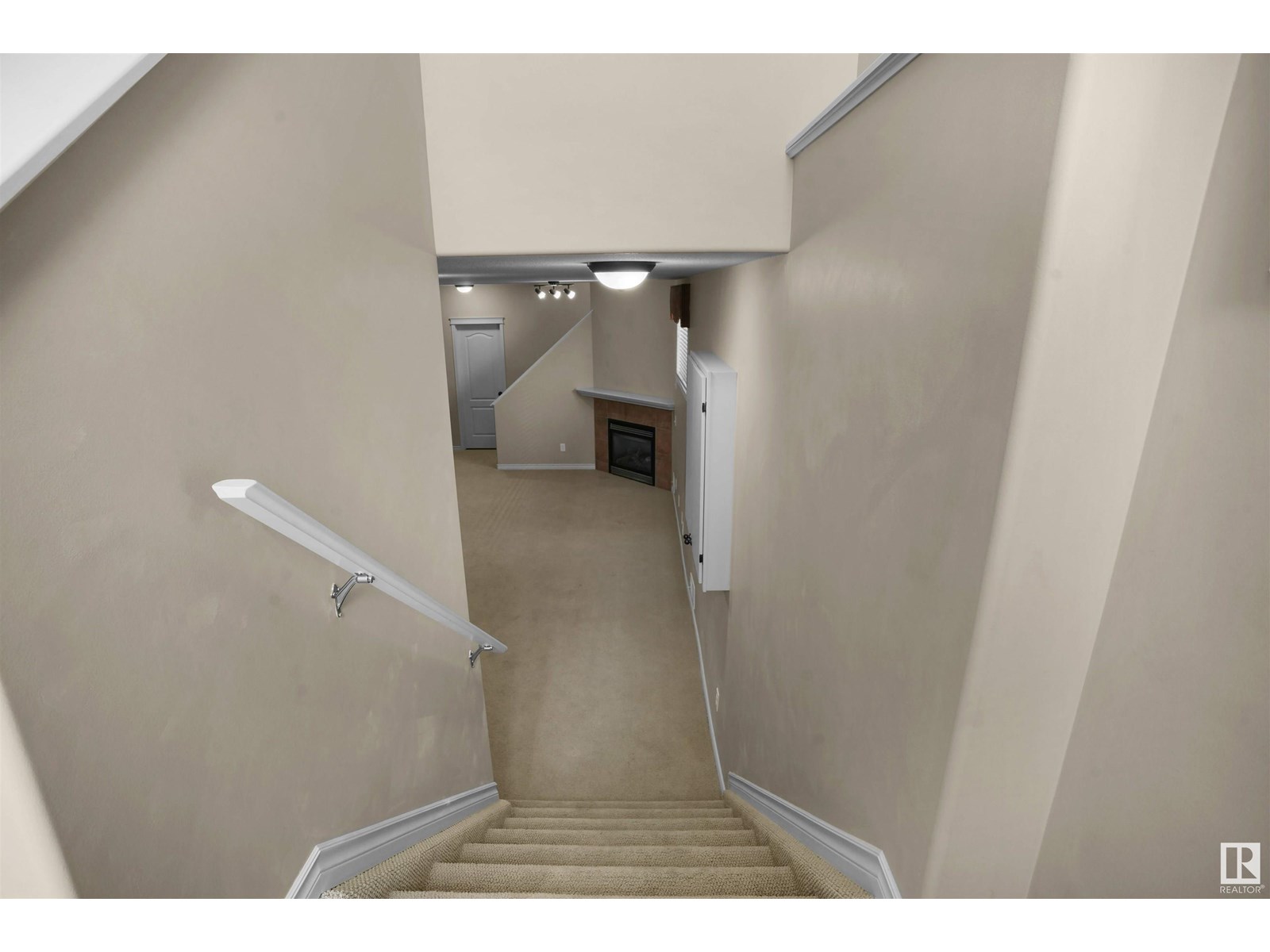 3812 163 AV NW