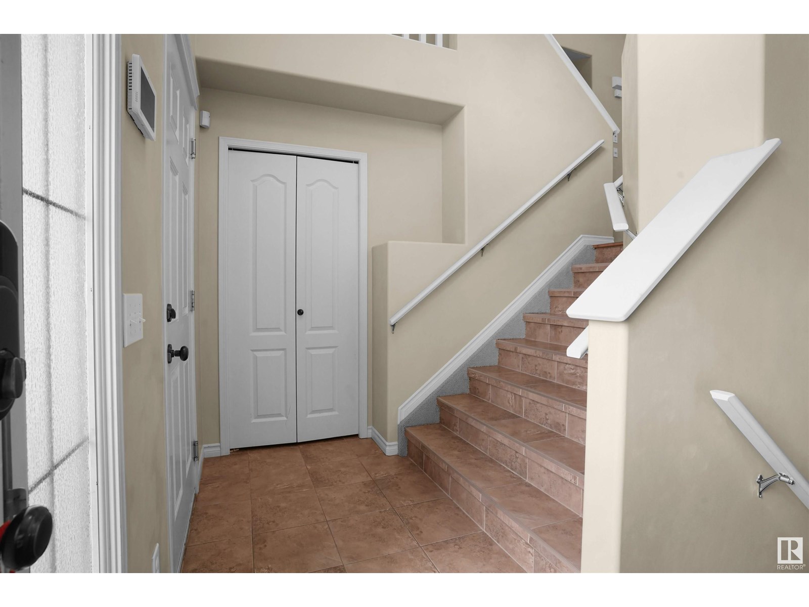 3812 163 AV NW