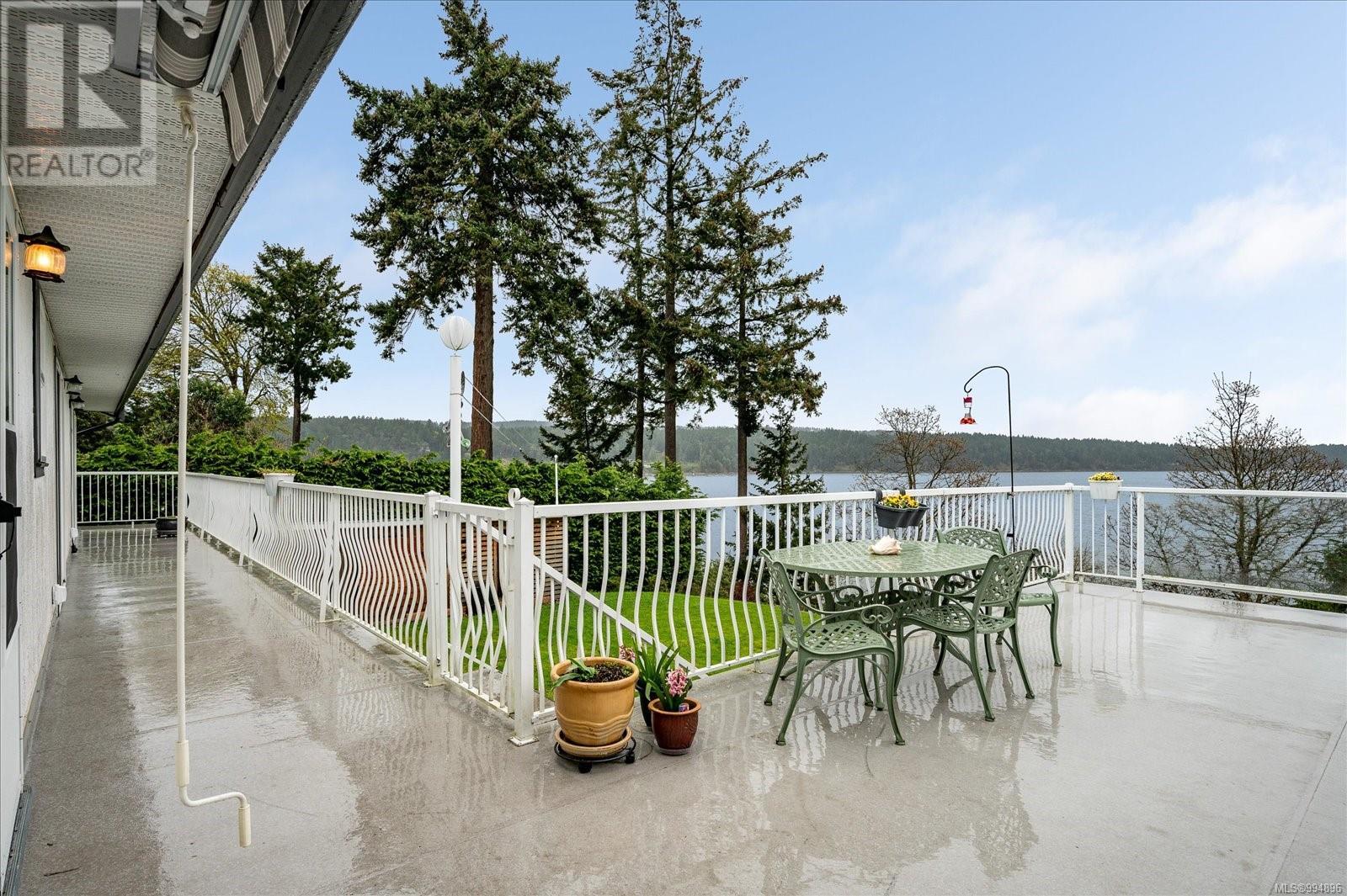 1424 Seaspray Blvd