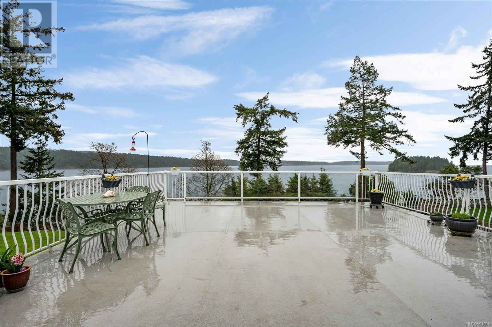 1424 Seaspray Blvd