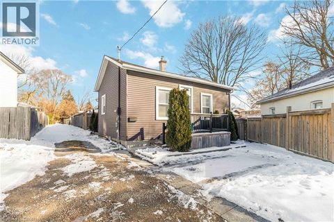 36 MOUNT PLEASANT Street Brantford ON N3T1S6