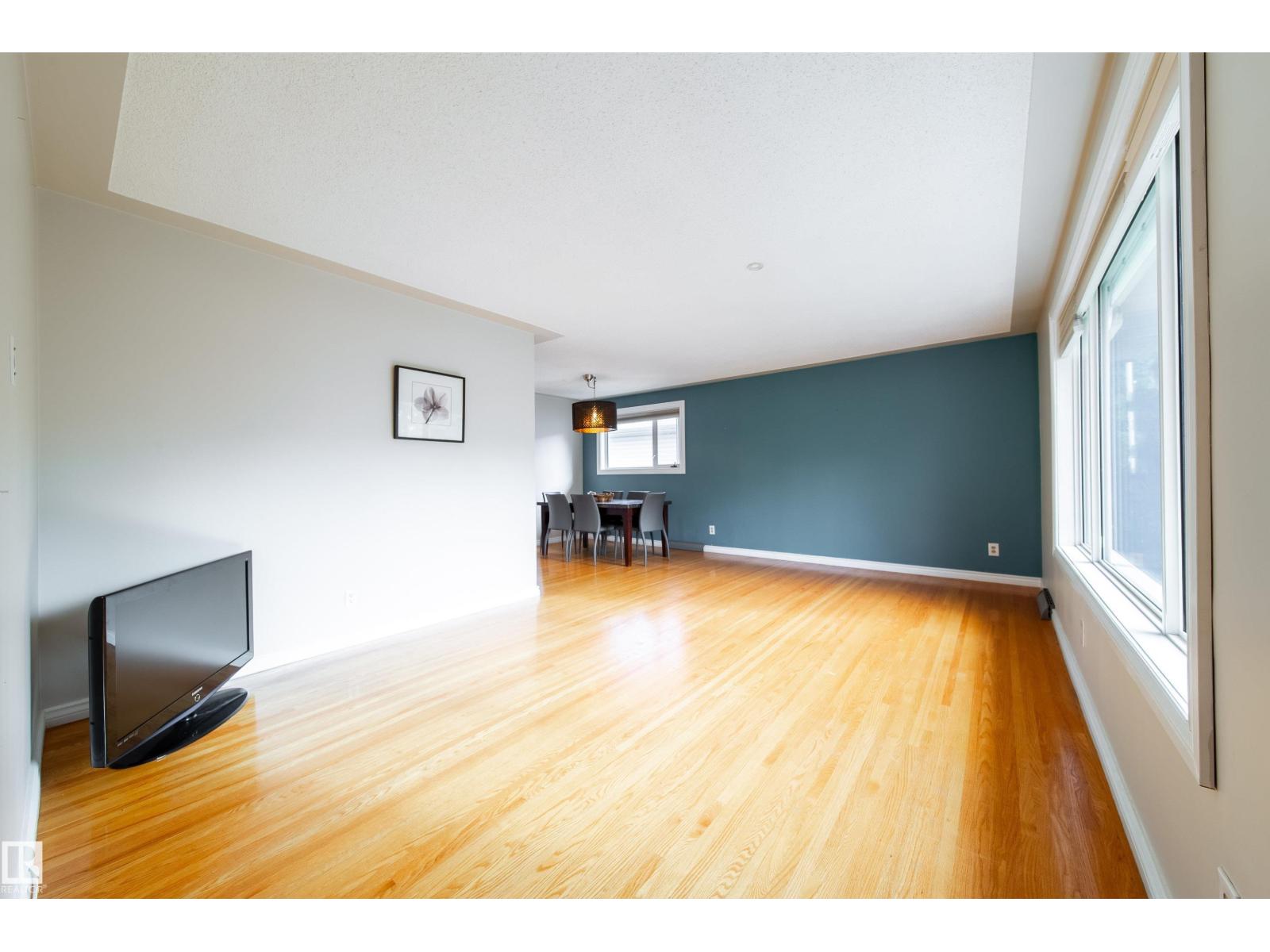 7135 87 ST NW