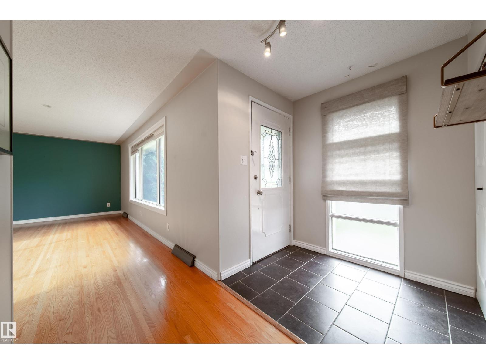 7135 87 ST NW