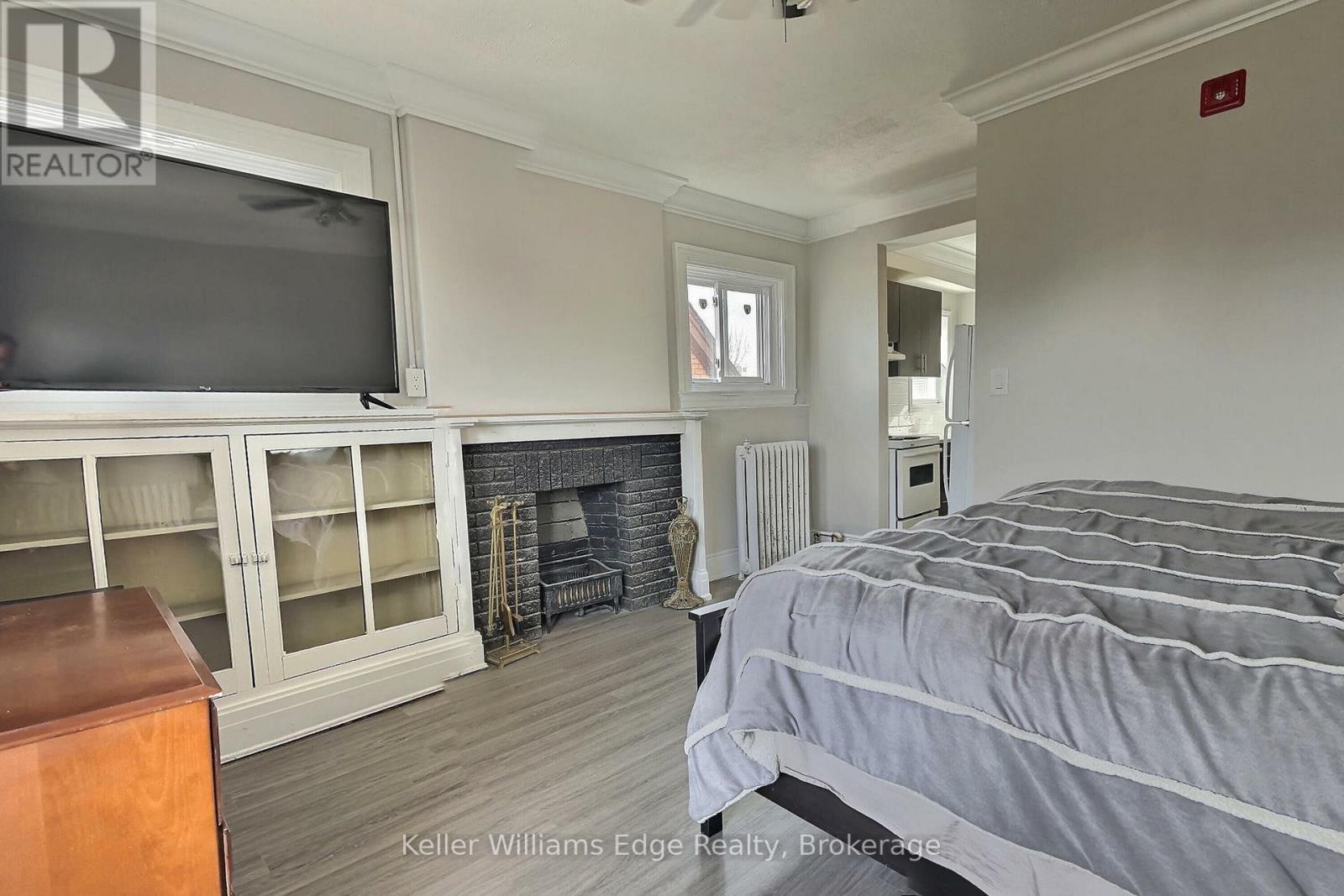 5 - 8 TISDALE STREET S