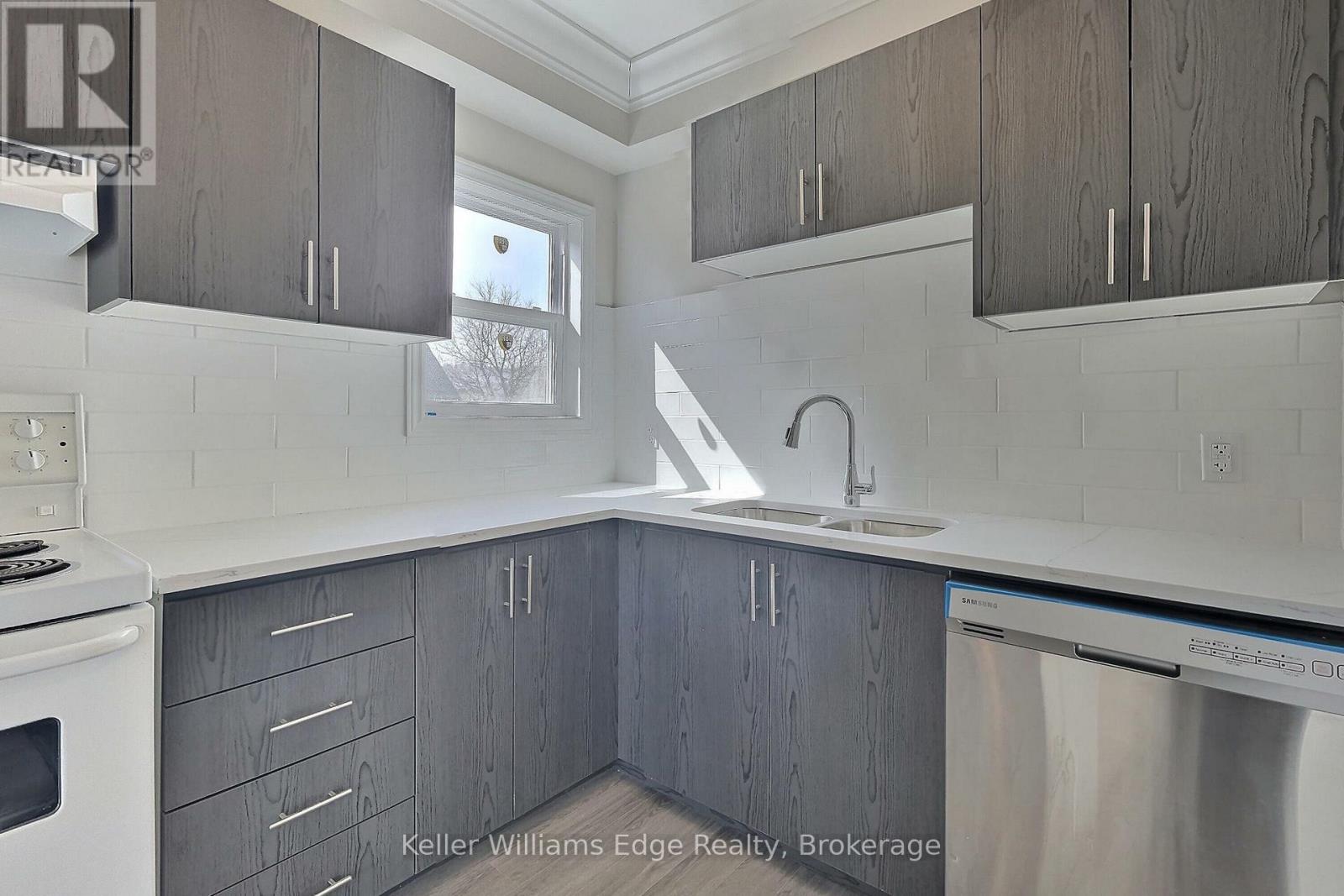 5 - 8 TISDALE STREET S