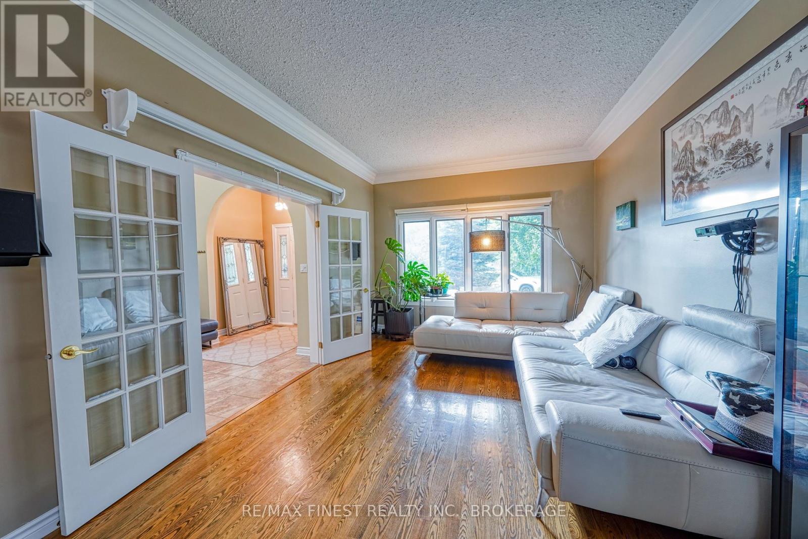 1082 CAITLIN CRESCENT