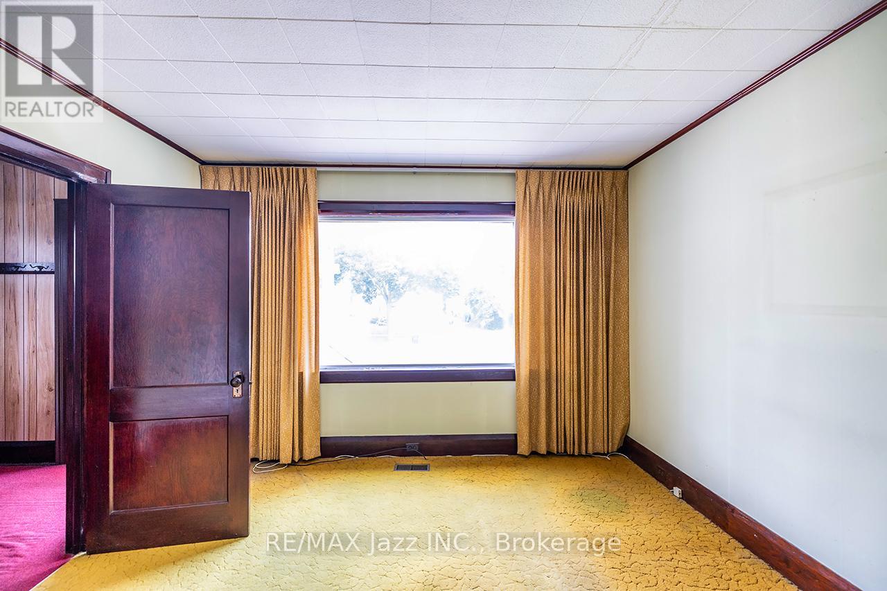 100 MONTRAVE AVENUE