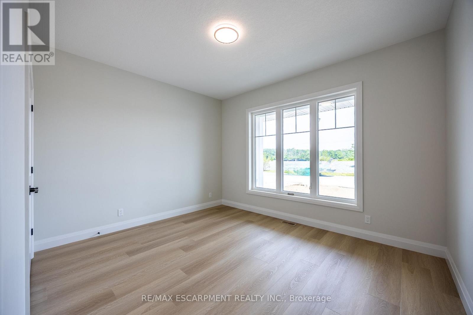 32 - 222 SCHOONER DRIVE