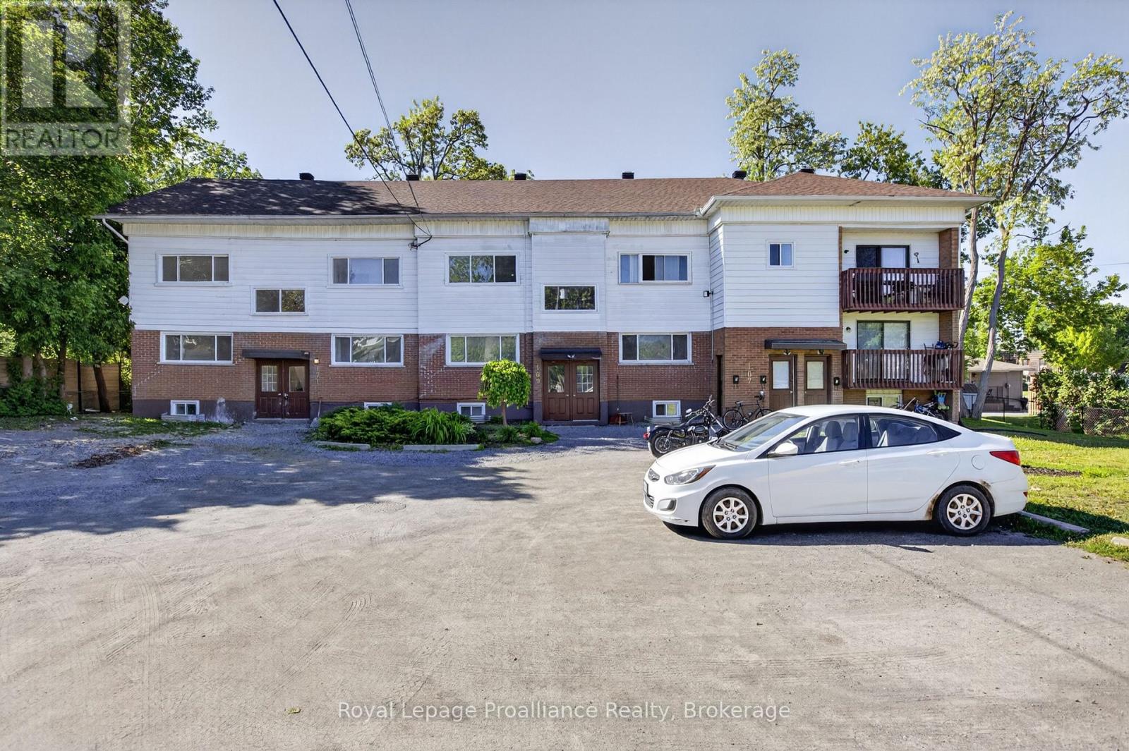 Photo 1 of 12 — 5 - 171 HAZLITT STREET Unit 5, Peterborough (Ashburnham Ward 4), ON K9H1L8