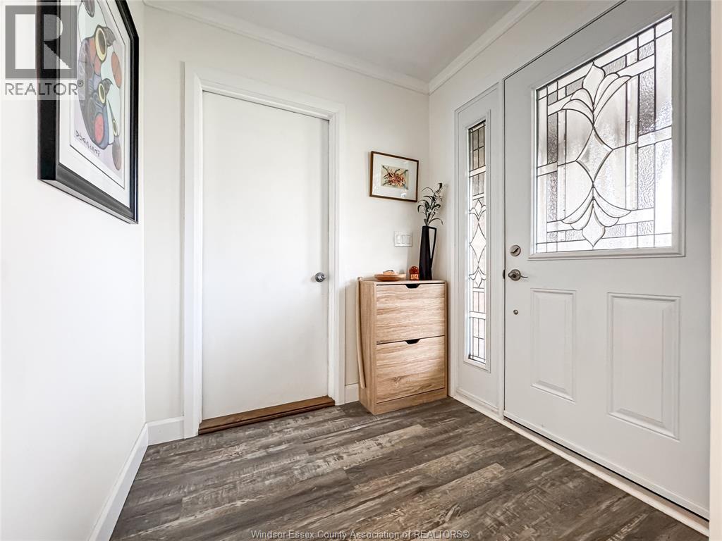 276 FAIRWAY CRESCENT