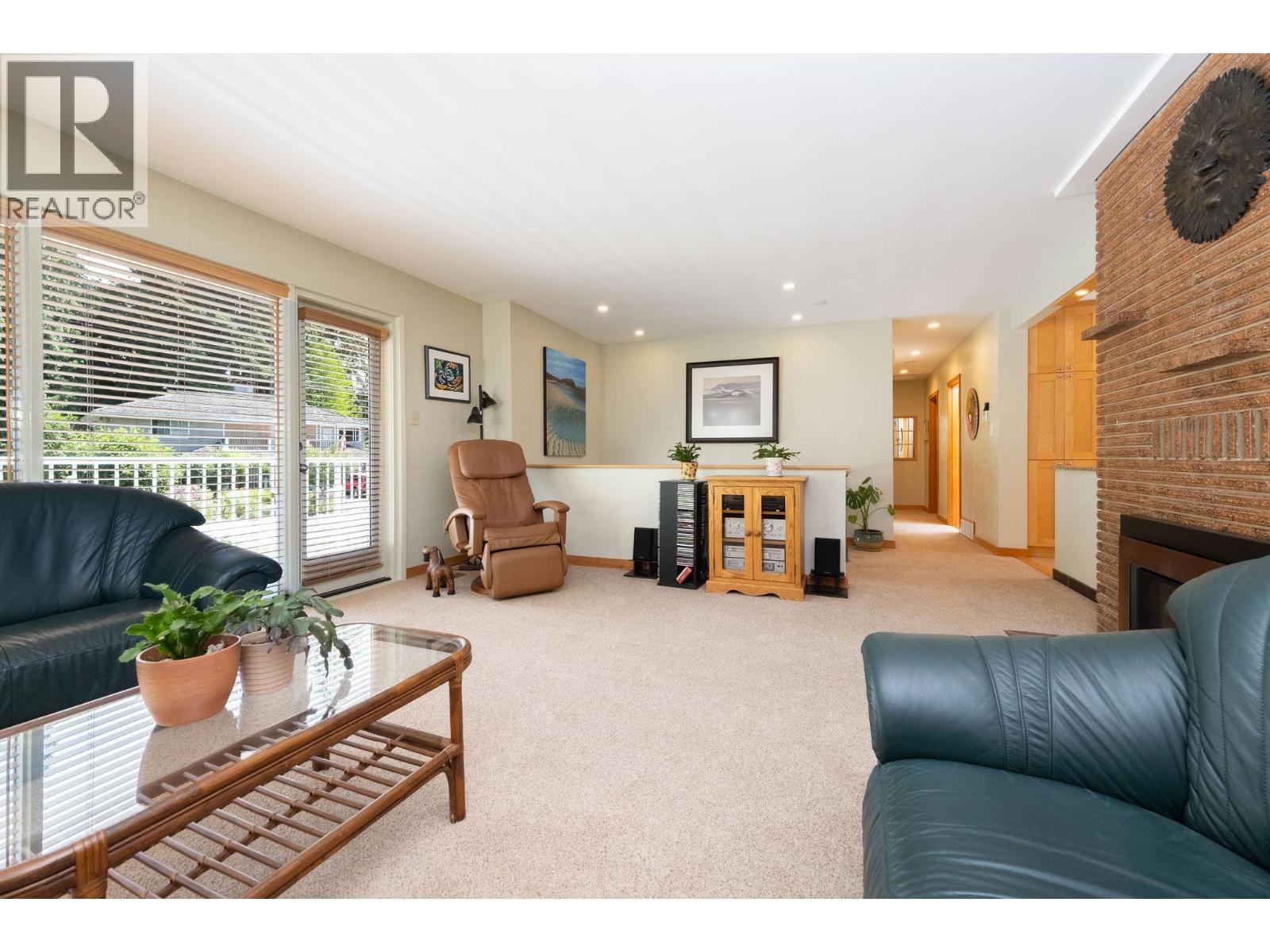 2573 KILMARNOCK CRESCENT