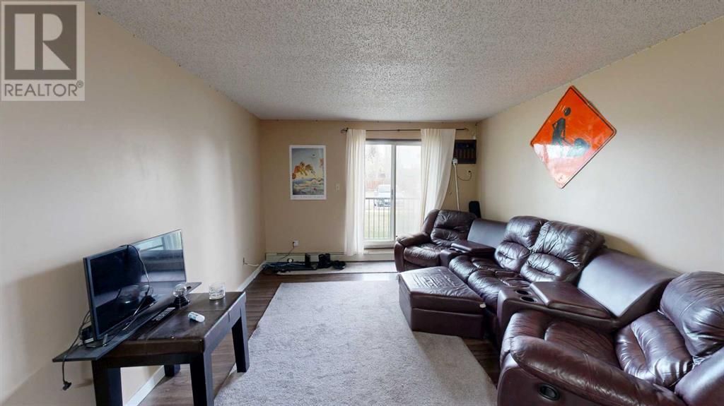 104, 405 Columbia Boulevard W