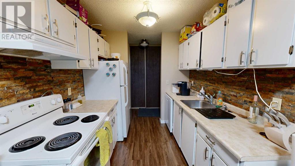 104, 405 Columbia Boulevard W