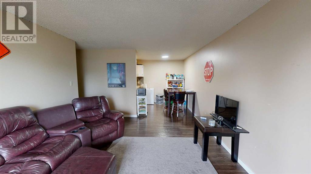 104, 405 Columbia Boulevard W