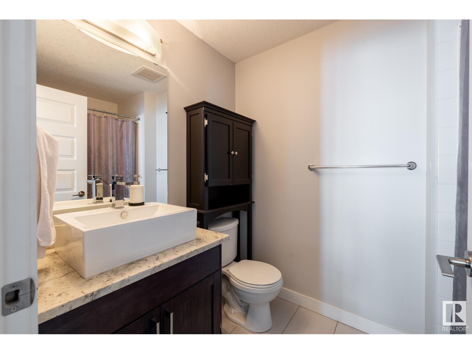 #516 5151 Windermere BV SW