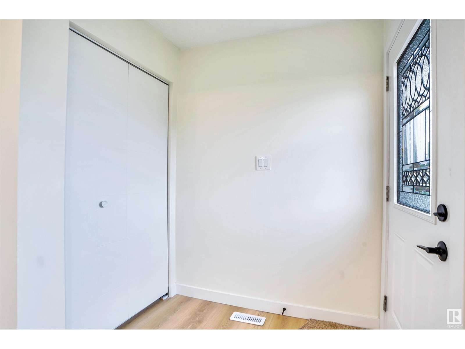 3806 85 ST NW
