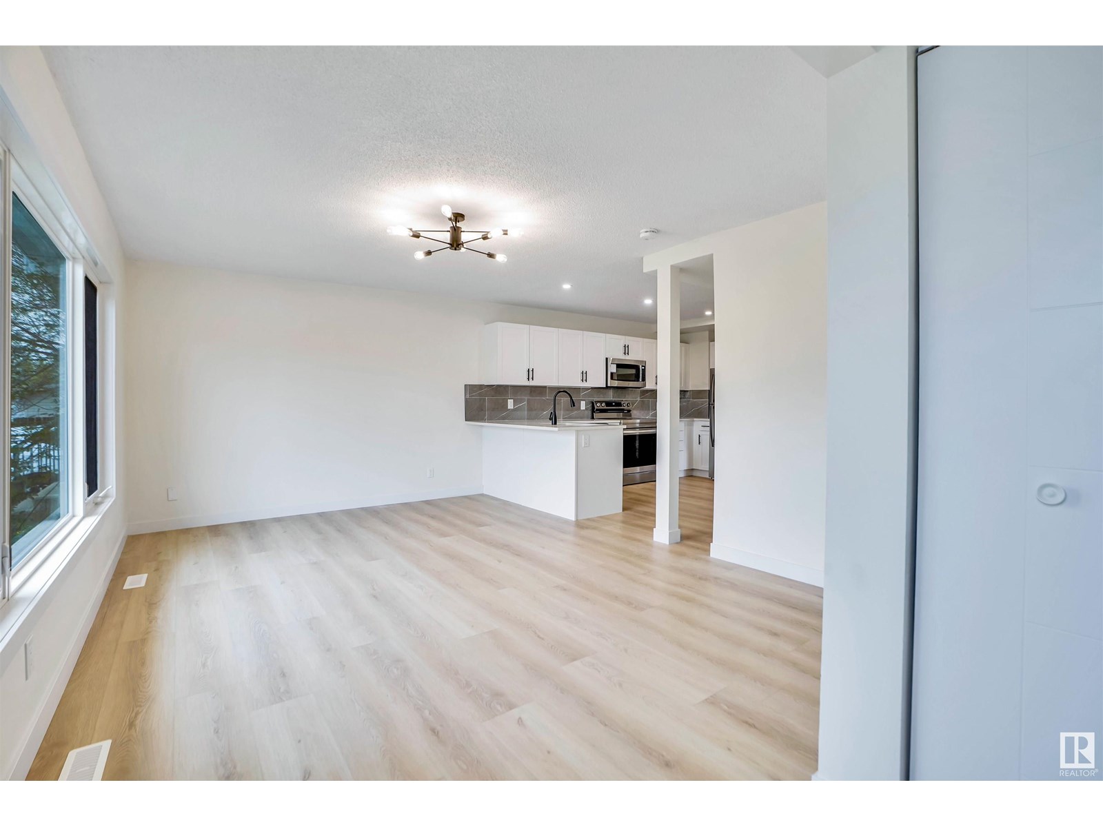 3806 85 ST NW