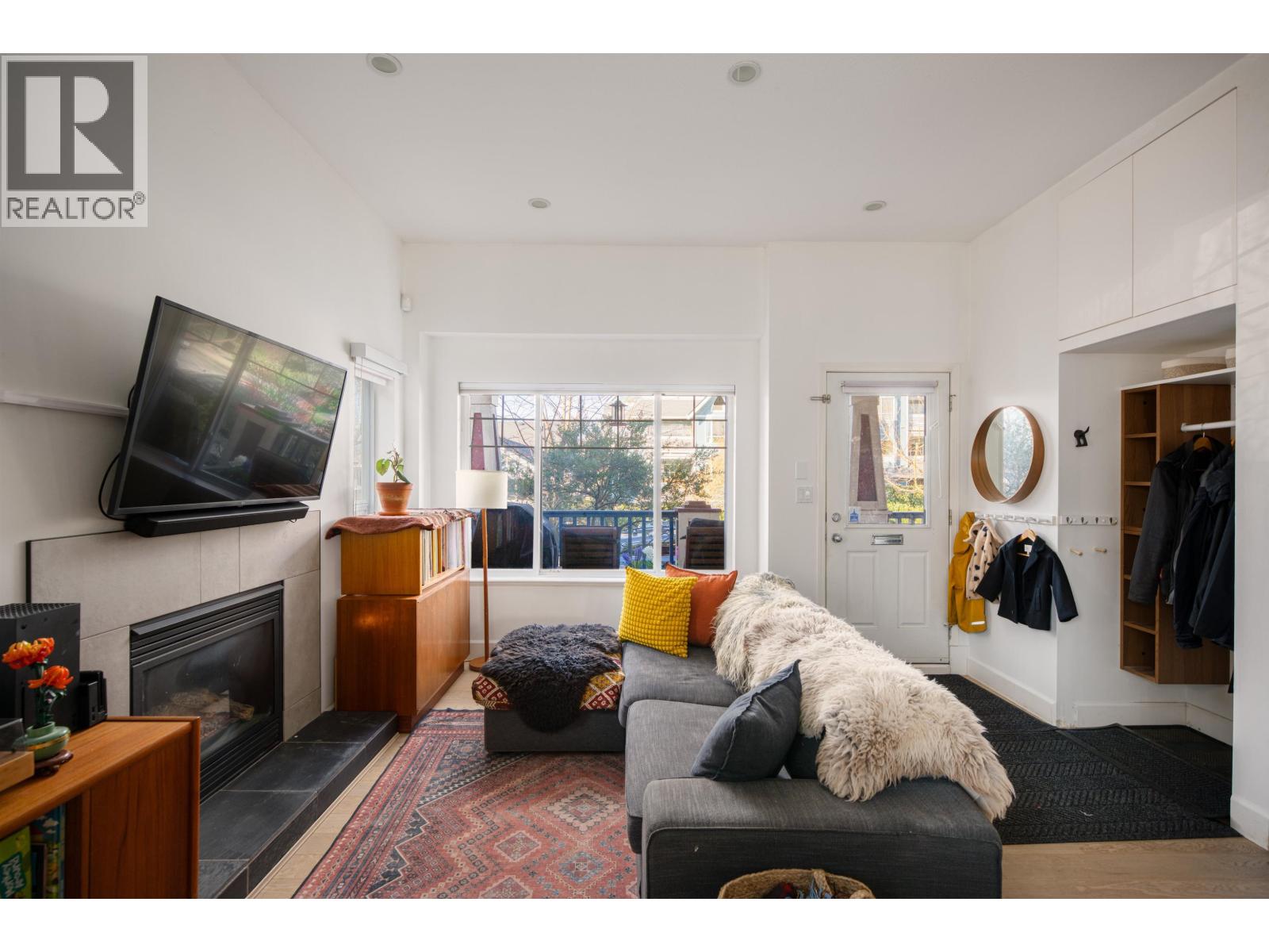 1732 E GEORGIA STREET