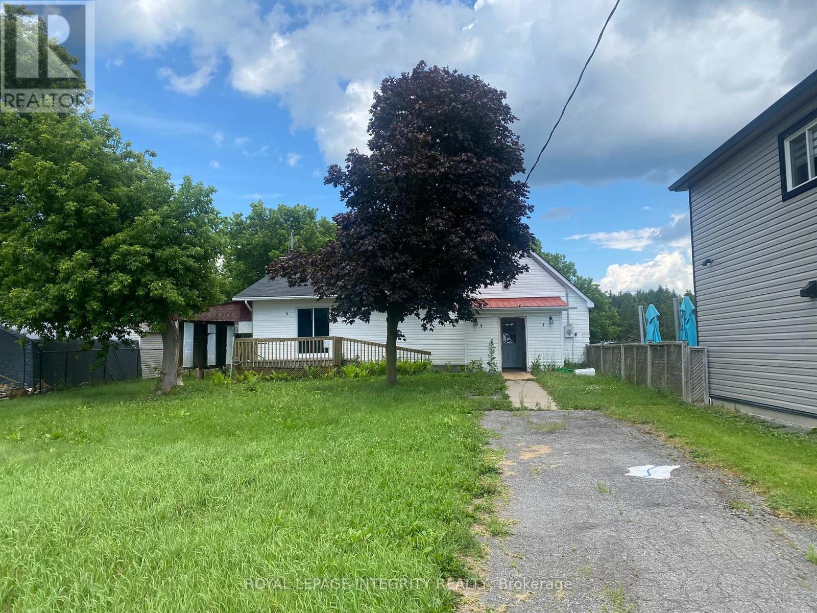 Photo 1 of 34 — 2415 DU LAC ROAD, Clarence-Rockland, ON K0A3N0