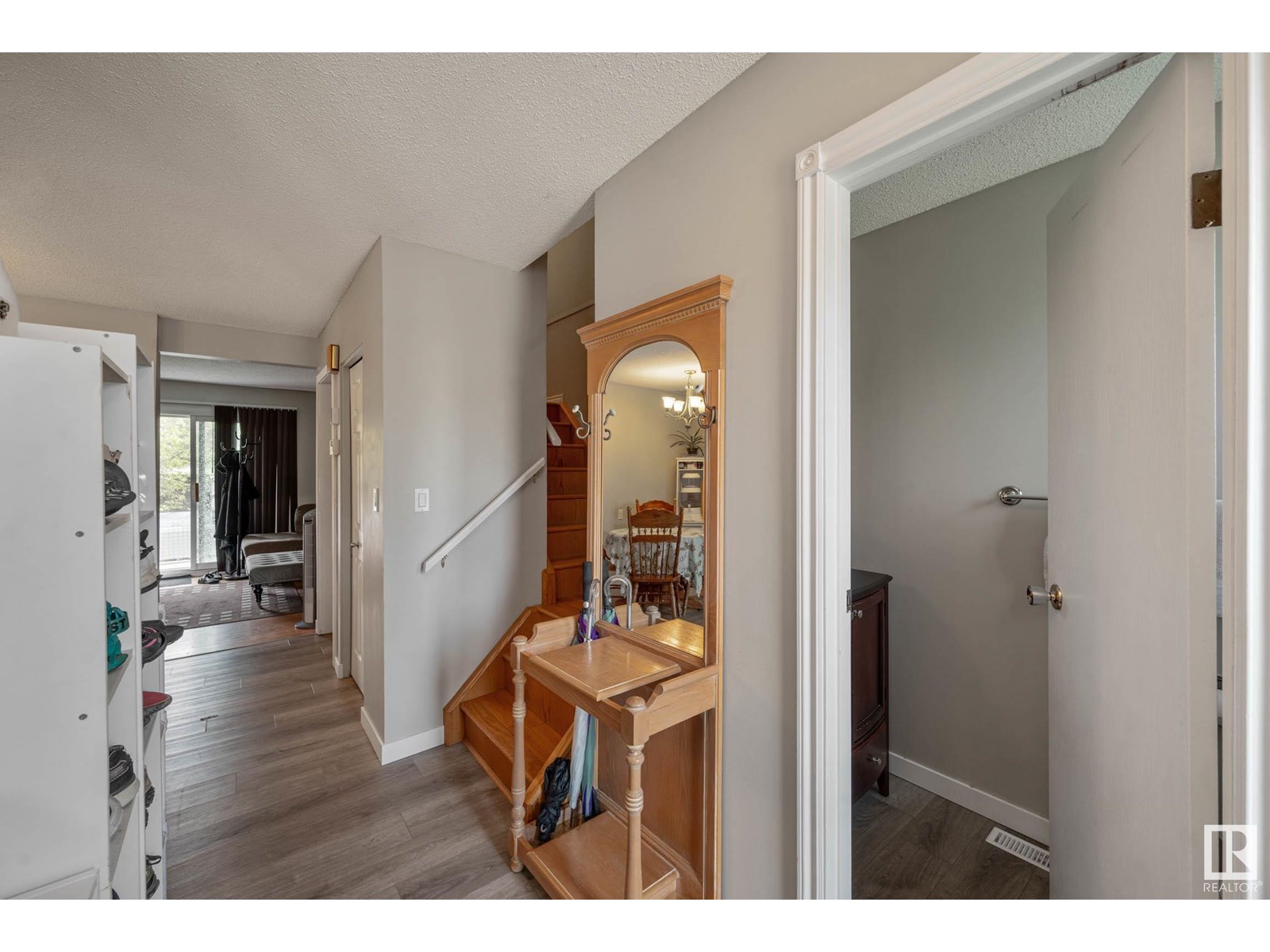 9909 171 AV NW