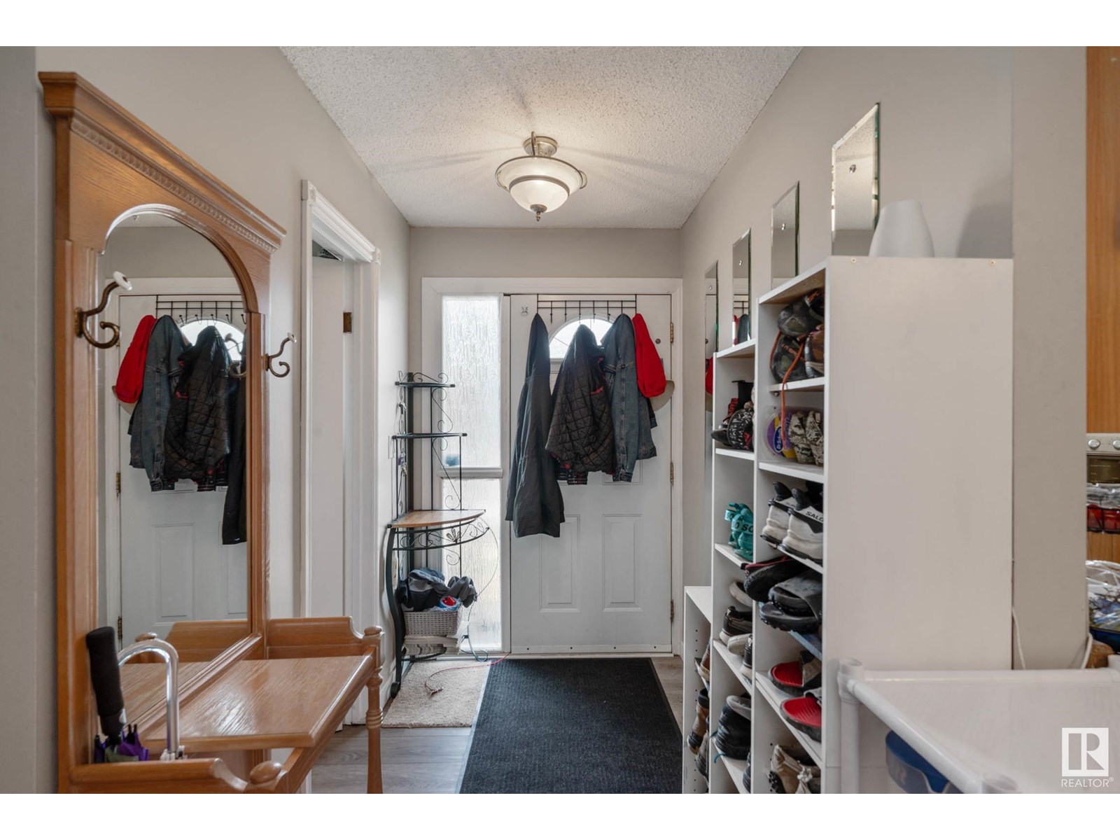 9909 171 AV NW