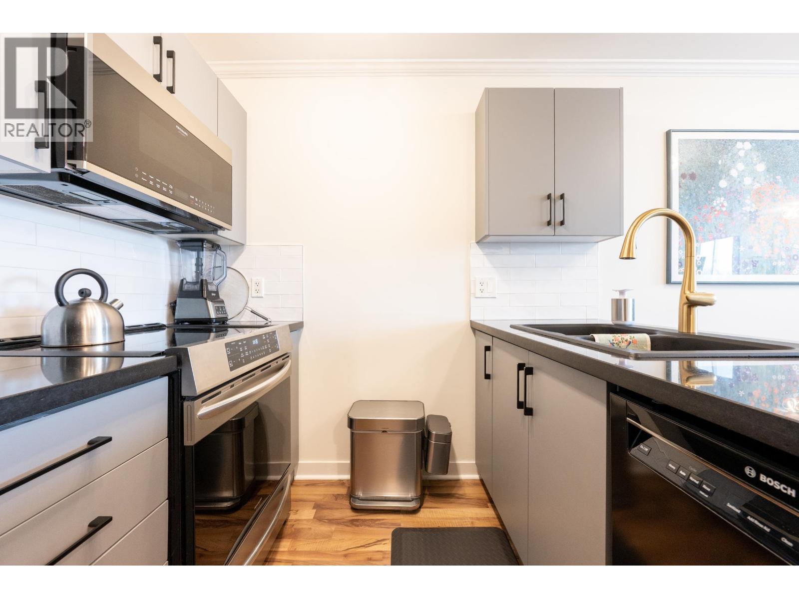 PH11 2265 E HASTINGS STREET