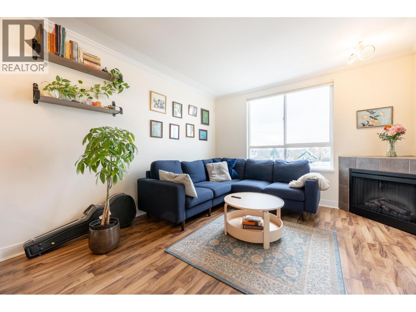 PH11 2265 E HASTINGS STREET