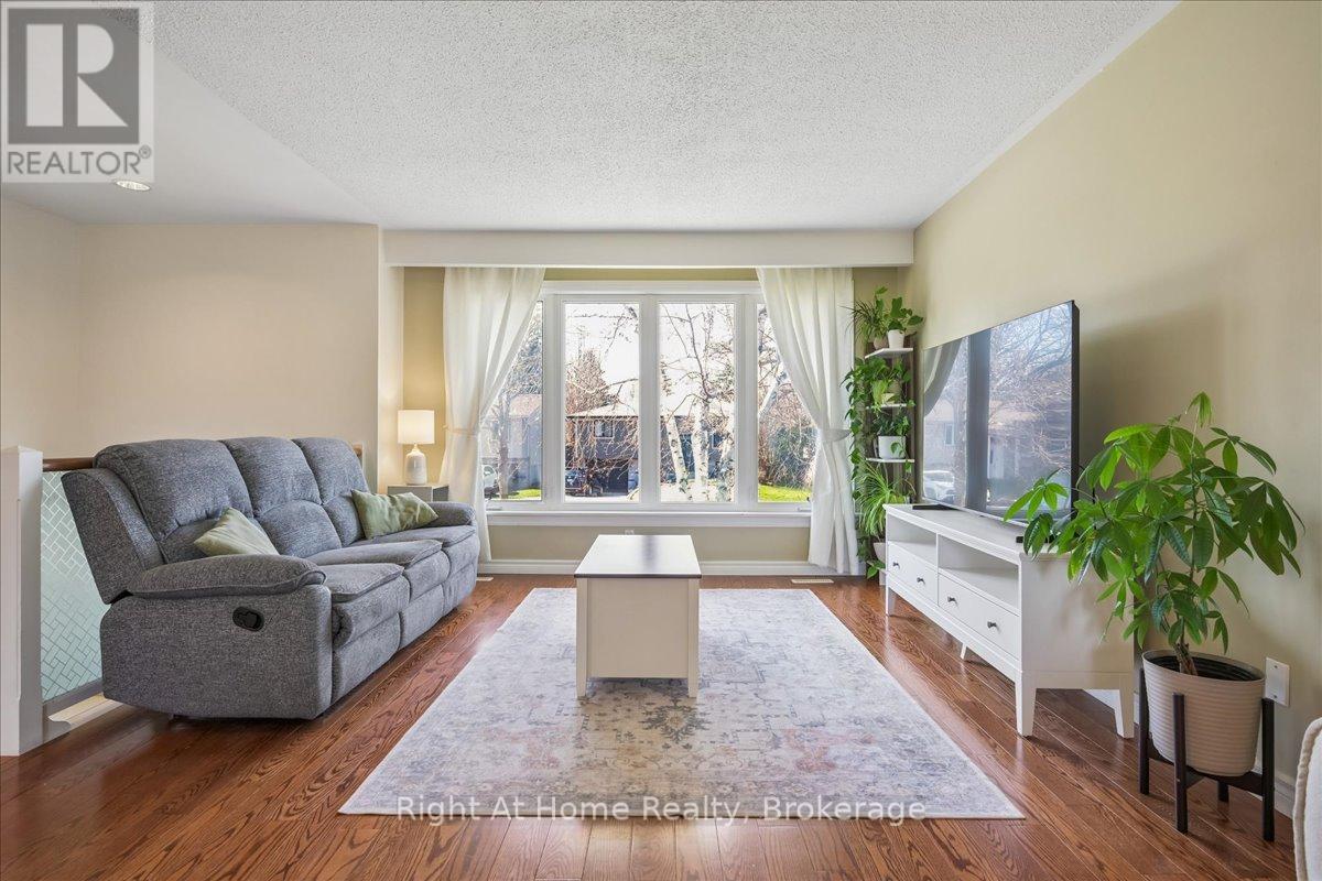 208 MCCRANEY STREET W