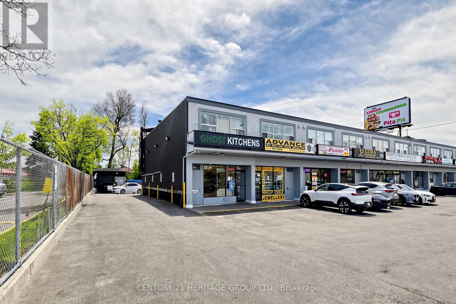 Photo 1 of 10 — 1993 LAWRENCE AVENUE E, Toronto (Wexford-Maryvale), ON M1R2Z2