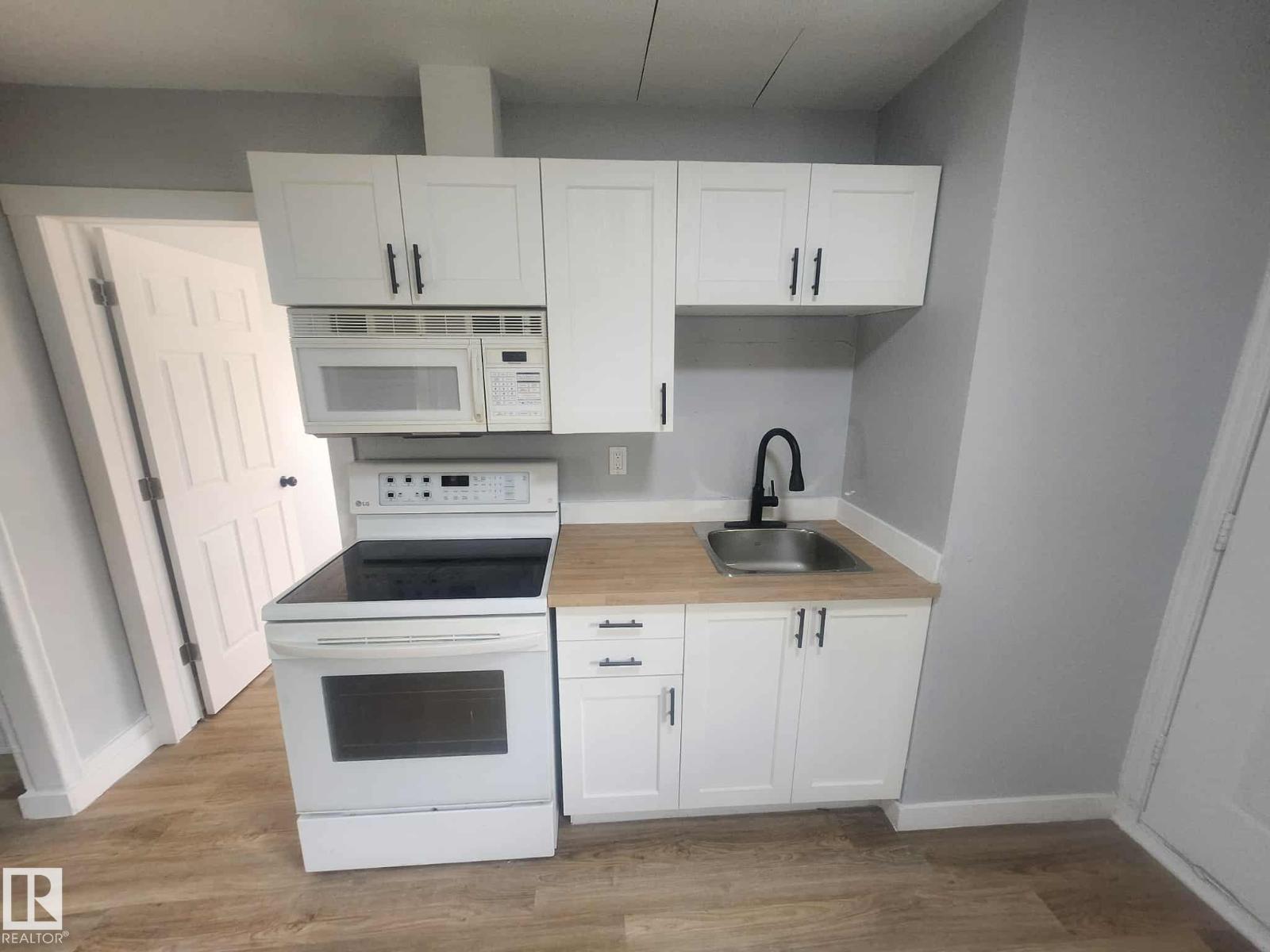 11308 94 ST NW