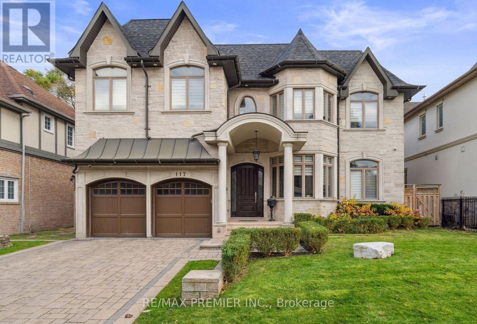 117 UPPER CANADA DRIVE