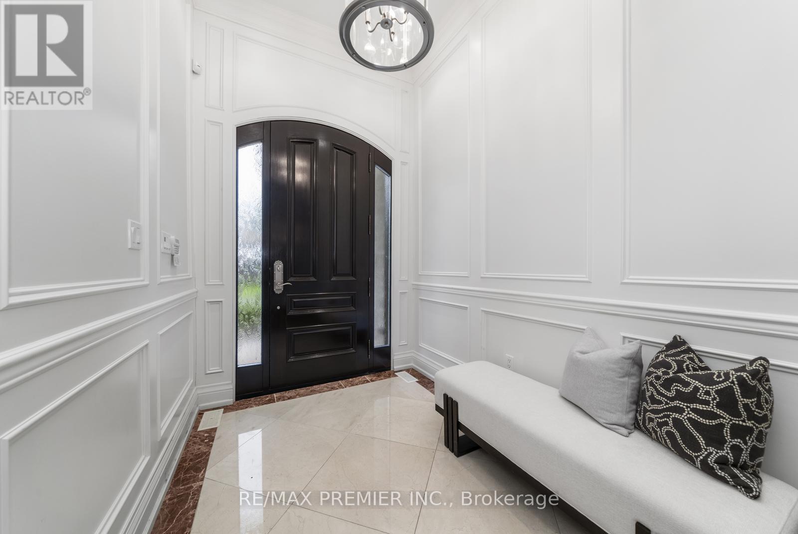 117 UPPER CANADA DRIVE