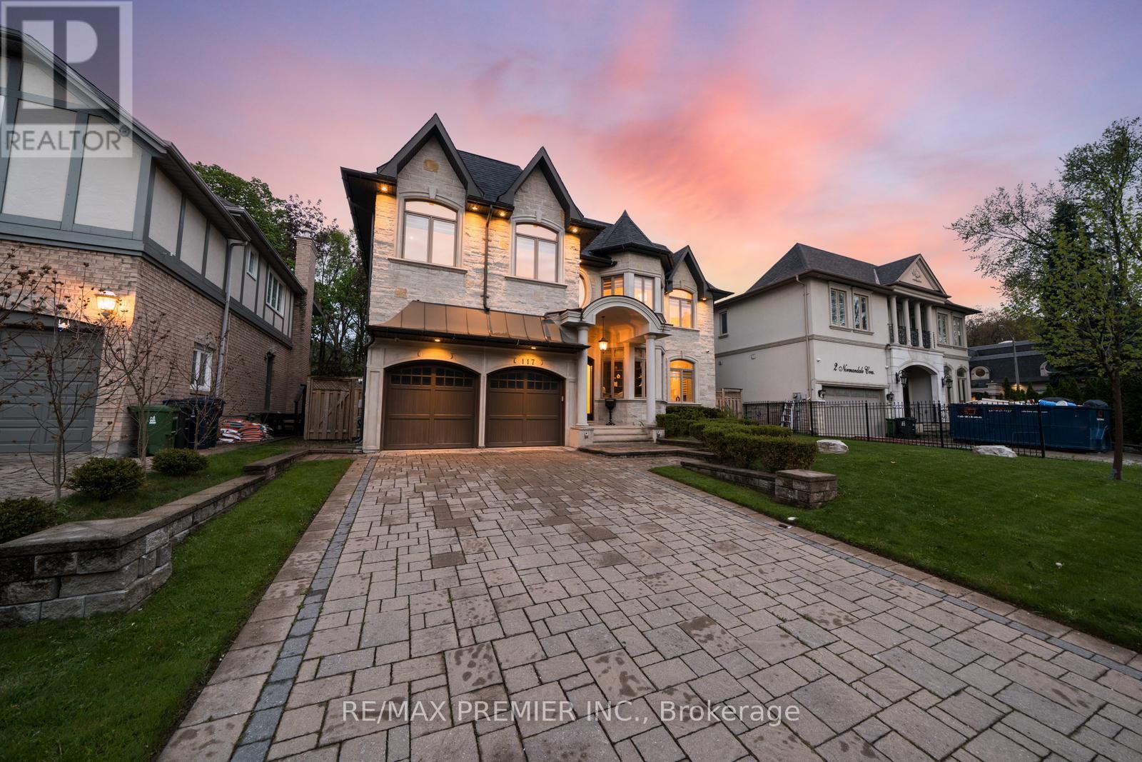 117 UPPER CANADA DRIVE
