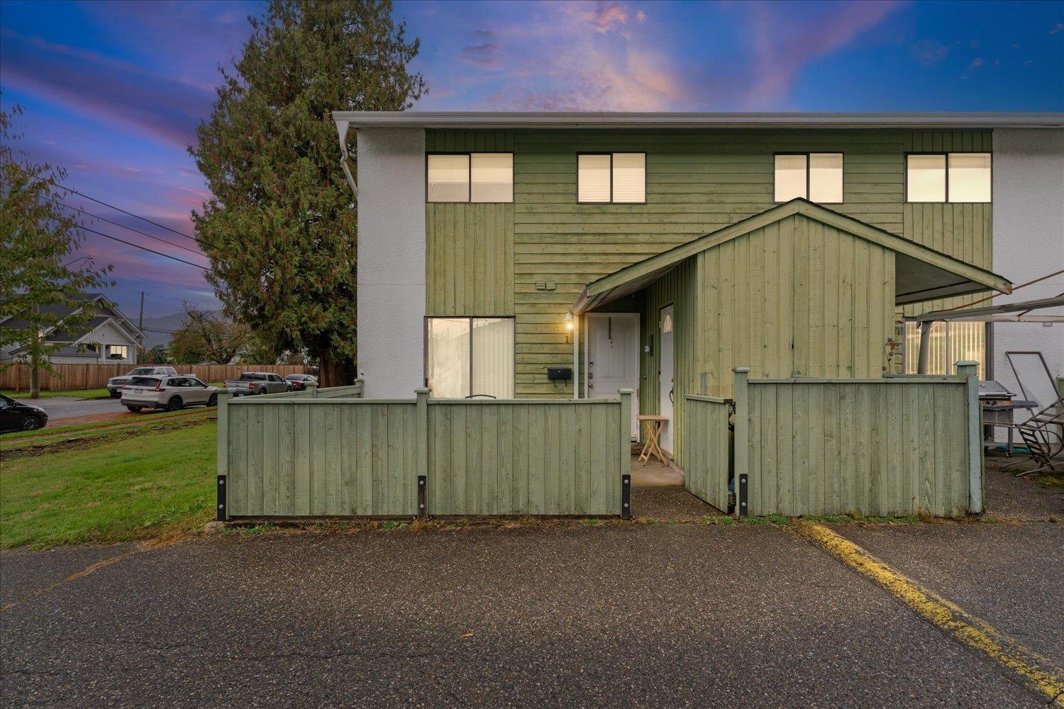 1 9342 HAZEL STREET|Chilliwack Proper East