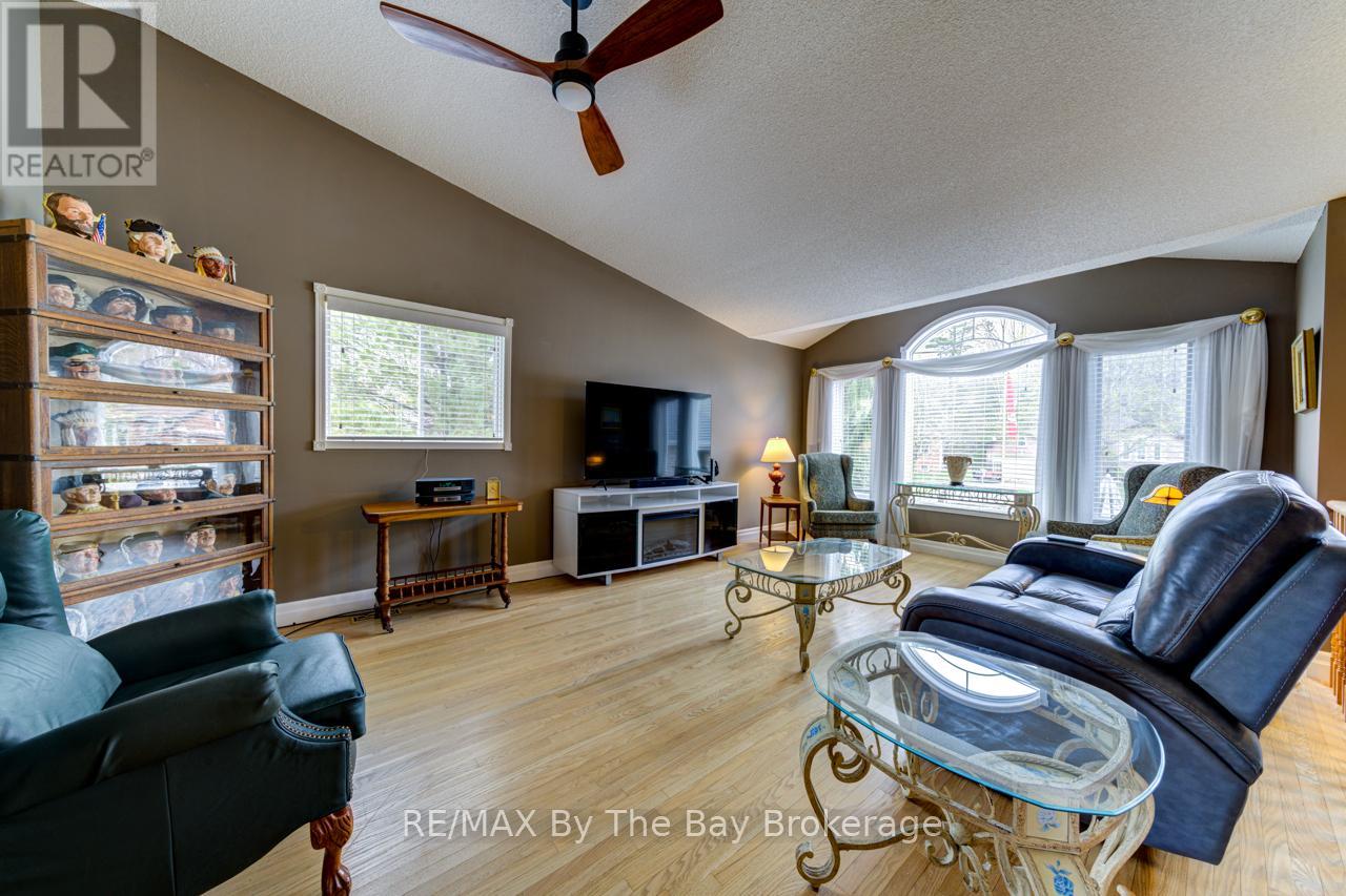 14 TIMBERLAND CRESCENT