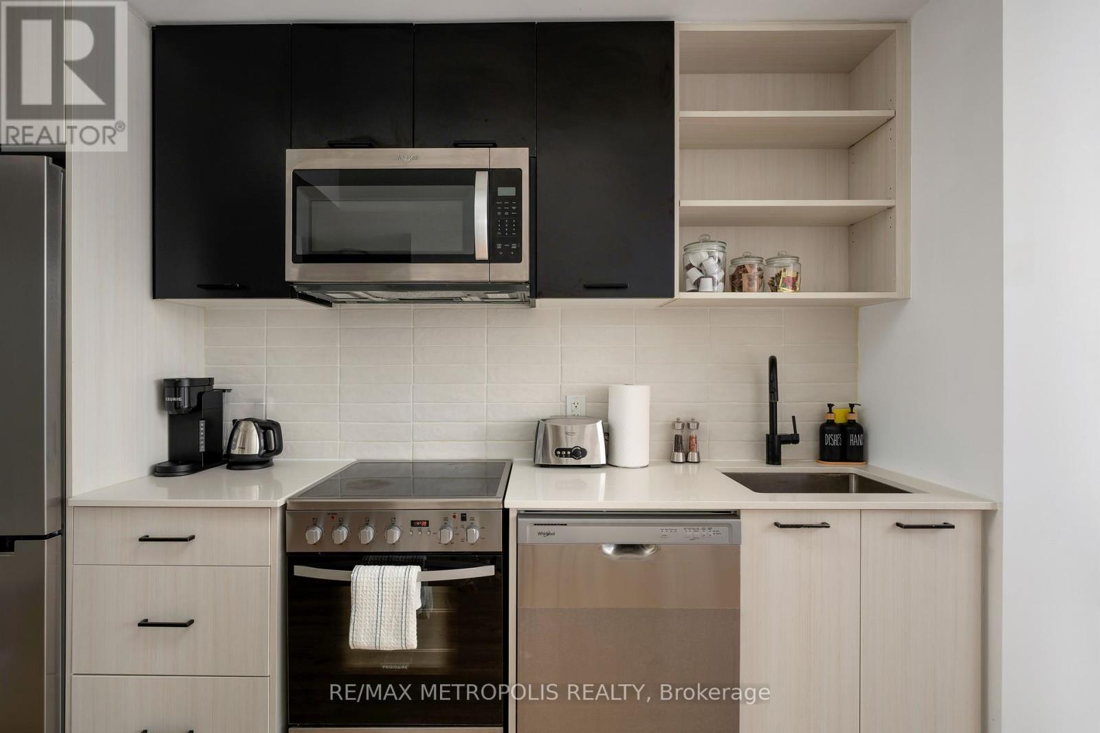 407 - 2300 ST CLAIR AVENUE W