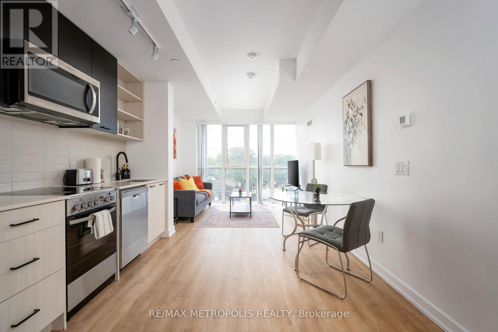 407 - 2300 ST CLAIR AVENUE W