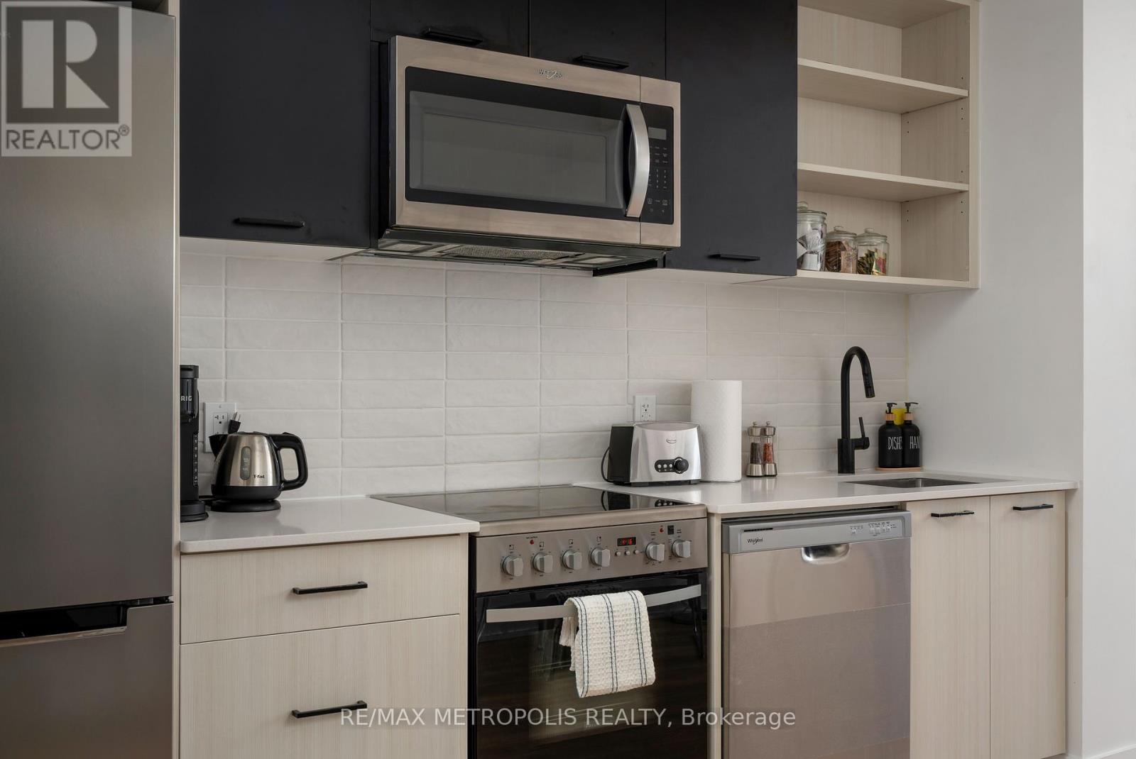 407 - 2300 ST CLAIR AVENUE W