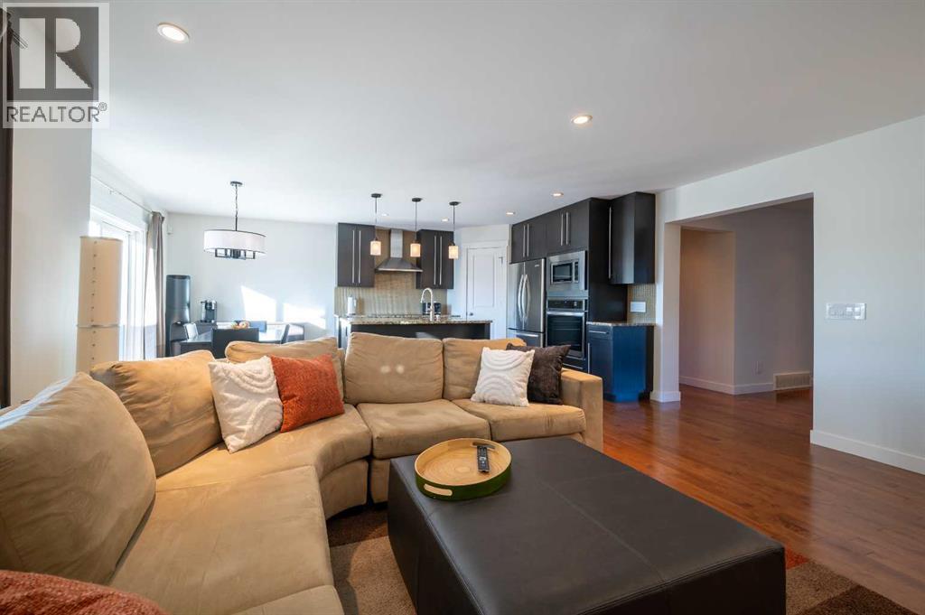 82 Chapalina Close SE