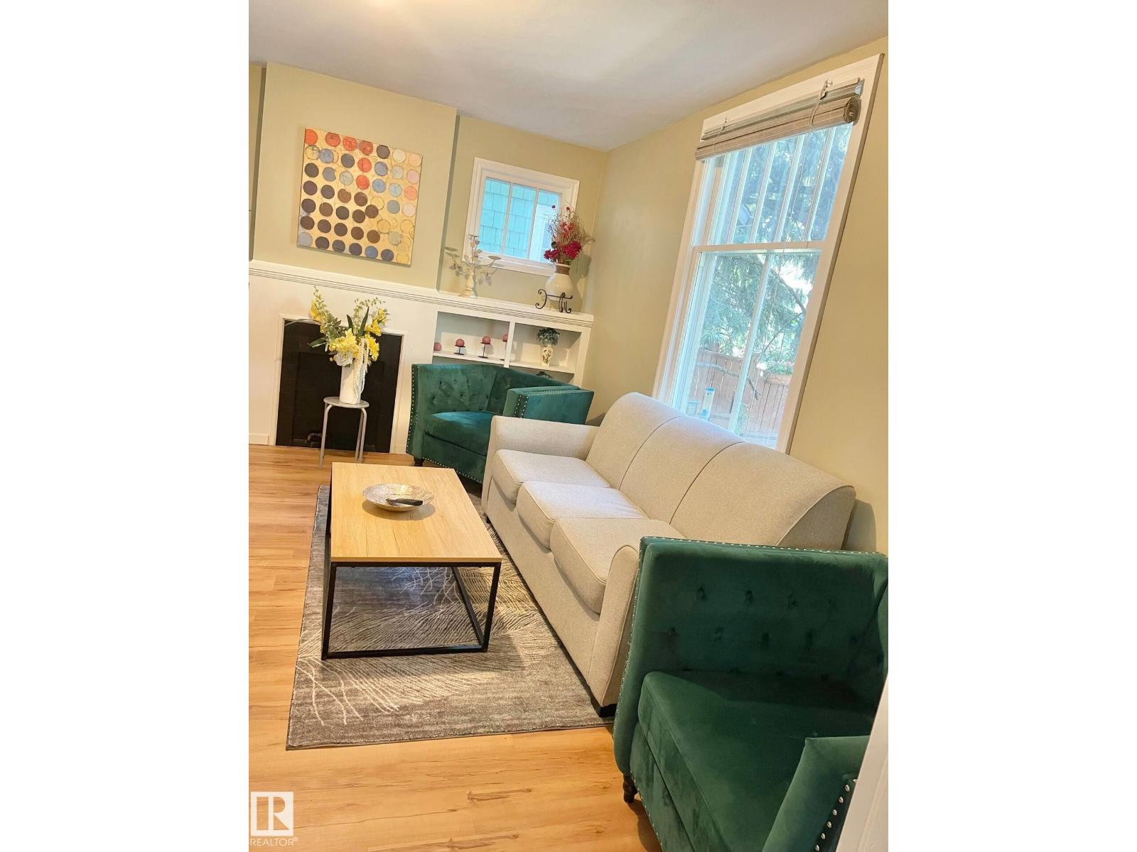 11128 81 AV NW