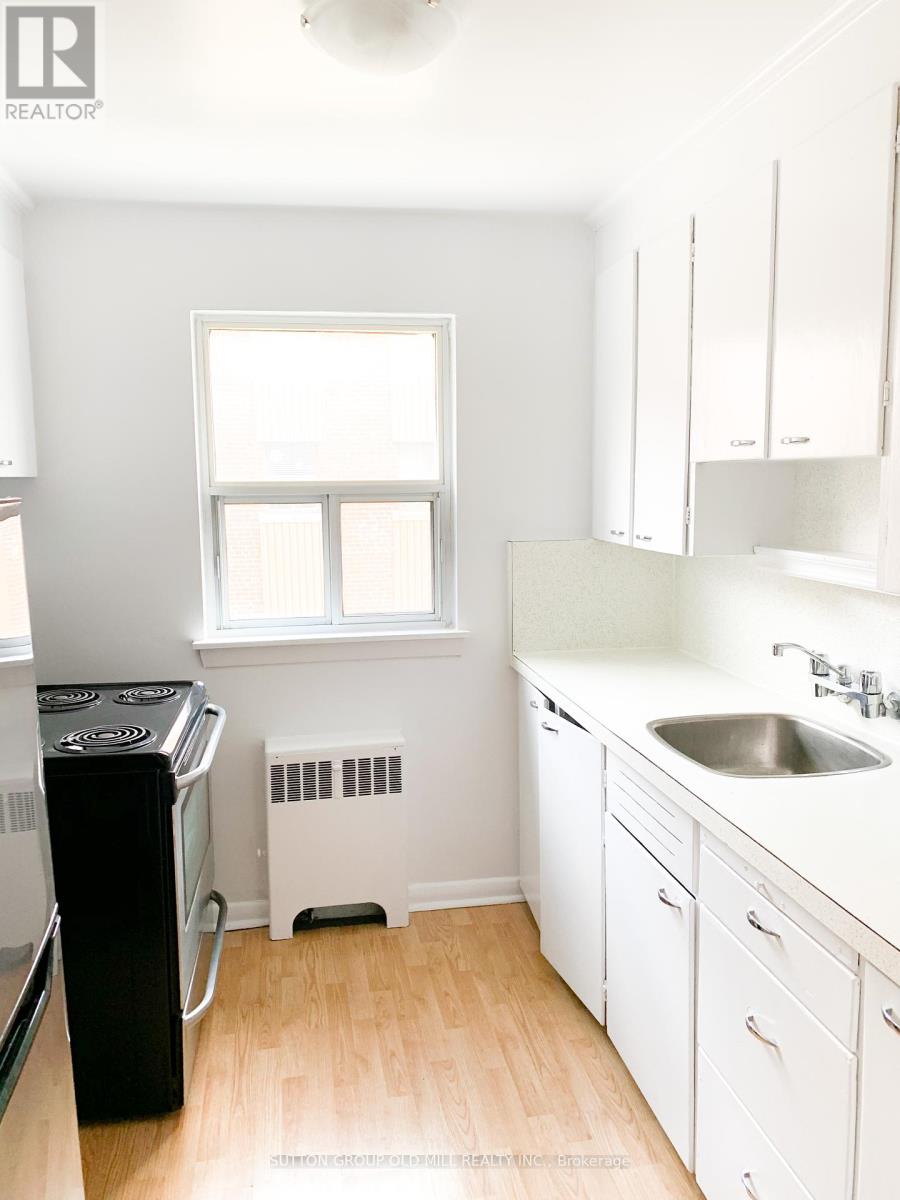 7 - 2846 BLOOR STREET W