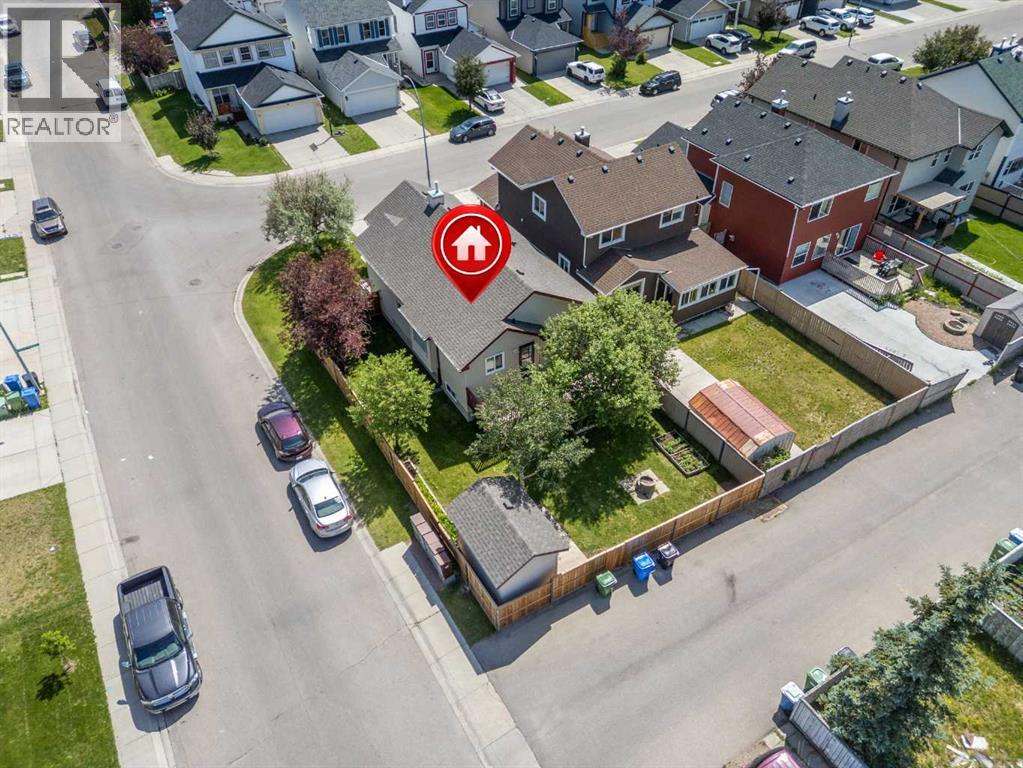 4 Martha's Meadow Place NE