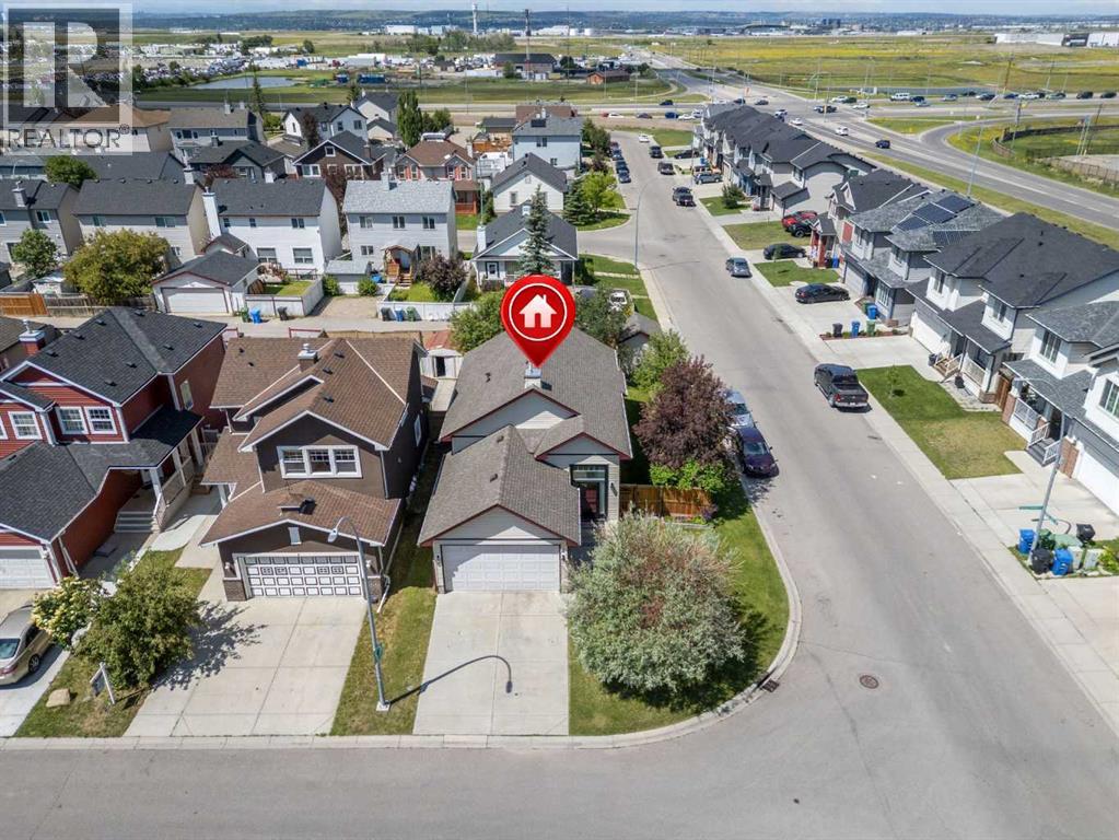 4 Martha's Meadow Place NE