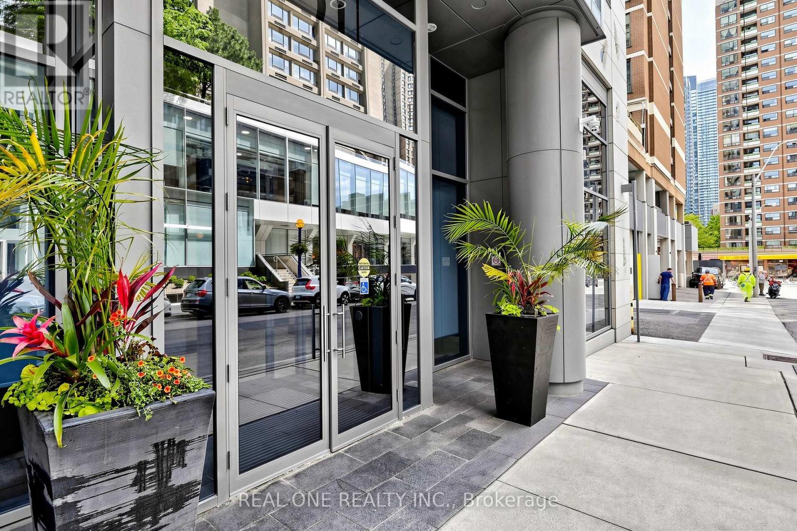 1603 - 21 BALMUTO STREET