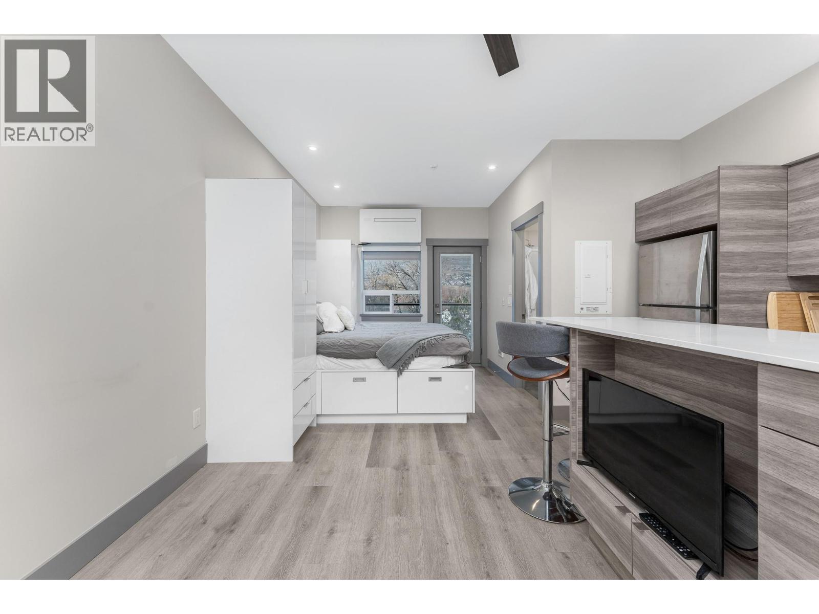 2555 Lakeshore Road Unit# 310