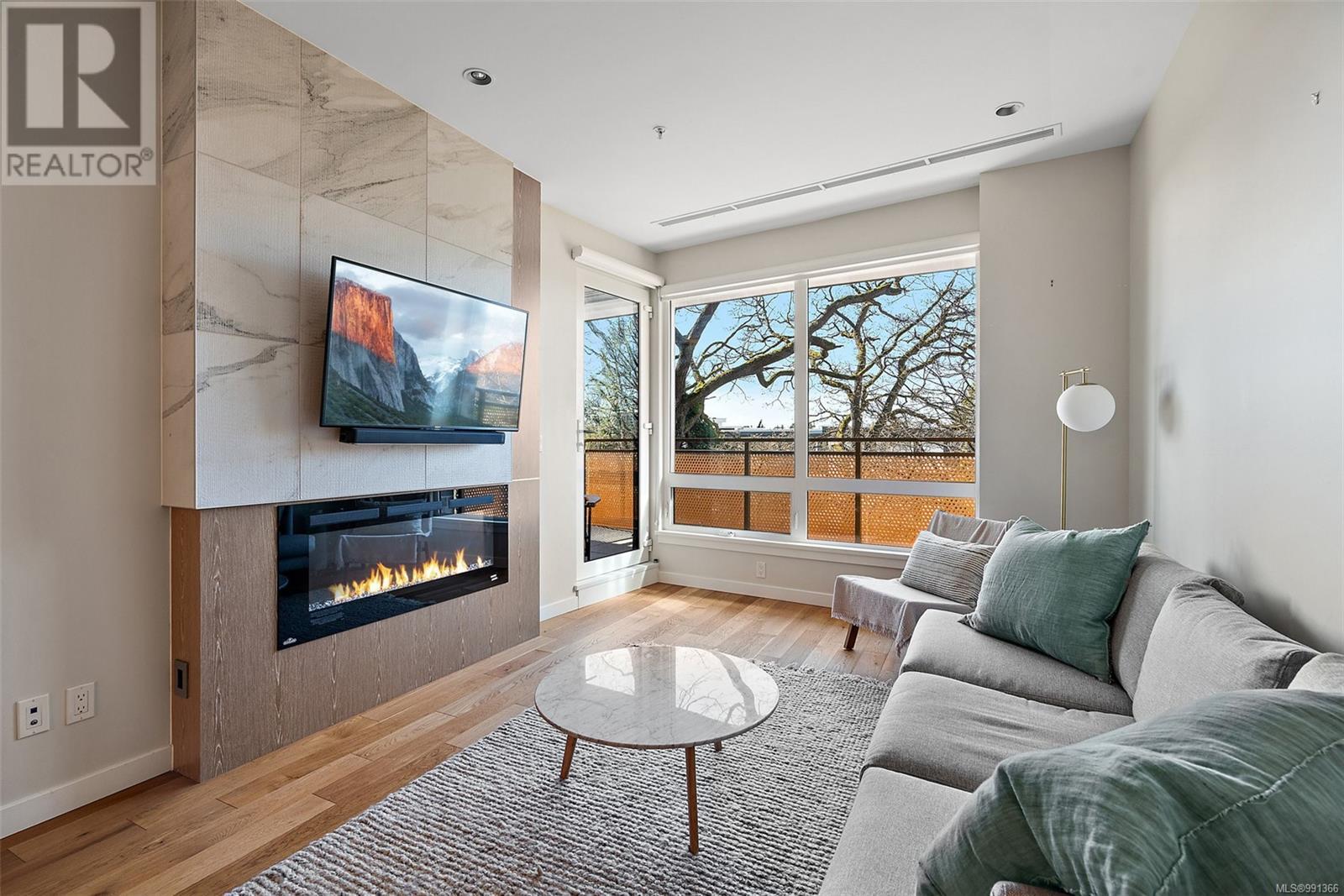310 1201 Fort St